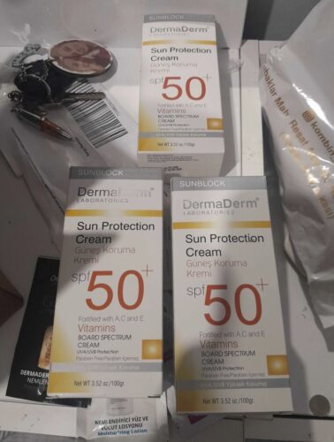 6 ADET Dermaderm Yüz ve Vücut SPF50+ PA++++ Güneş Kremi 100ml photo review